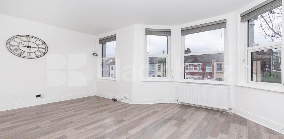 			3 Bedroom, 2 bath, 1 reception Apartment			 Portland Gardens, Harringey N4